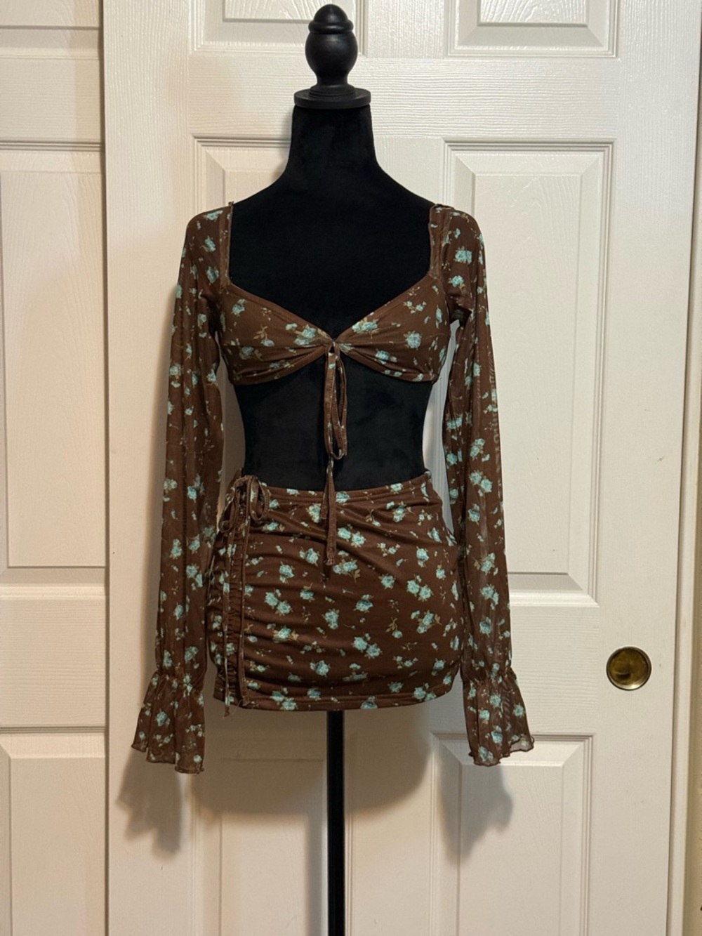 New Pink Dolls kill Brown Floral Tie-Front Long Sleeve Crop Top and Skirt Set